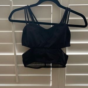 Lululemon sports bra size 6